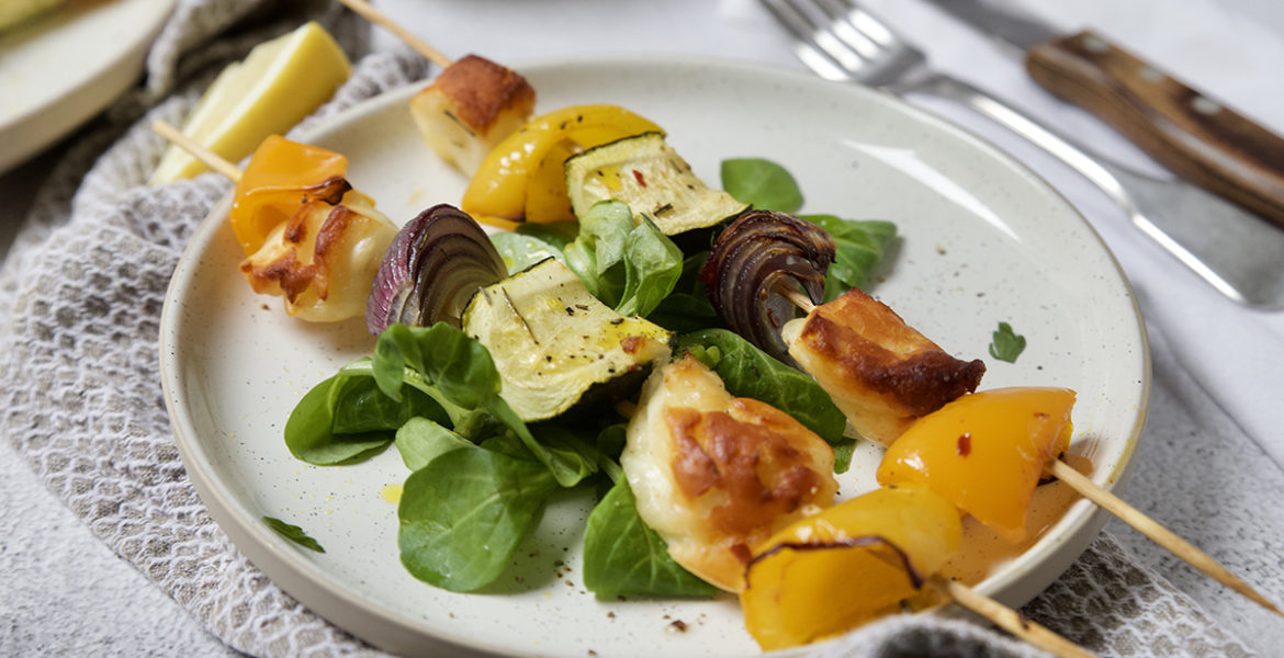 skewers vegetables and halloumi