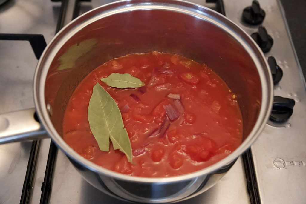 Enchiladas with tomato and spinach