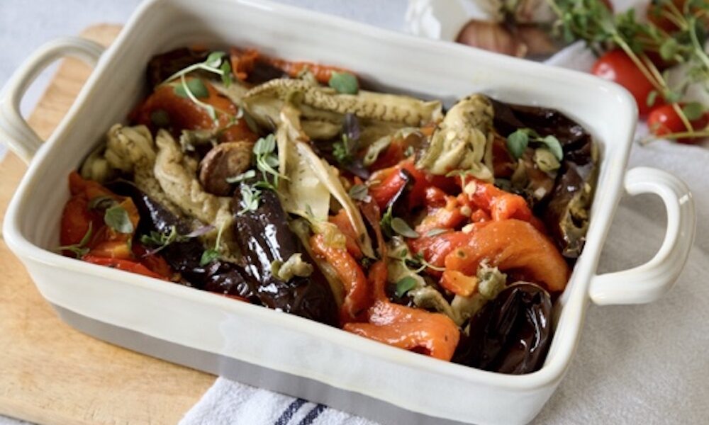Baked aubergines and peppers with fresh thyme and garlic